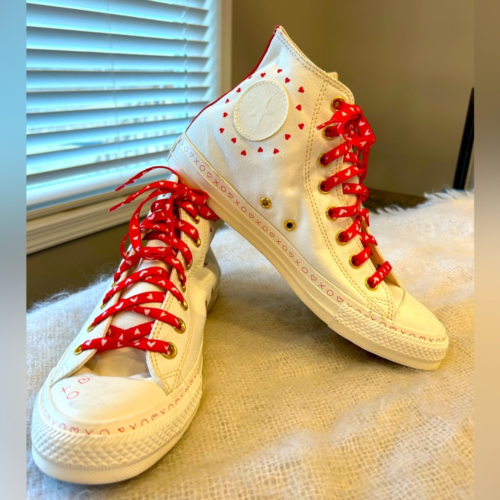 Converse Chuck Taylor All Star X’s & O’s Heart ❤️  print . Size 10